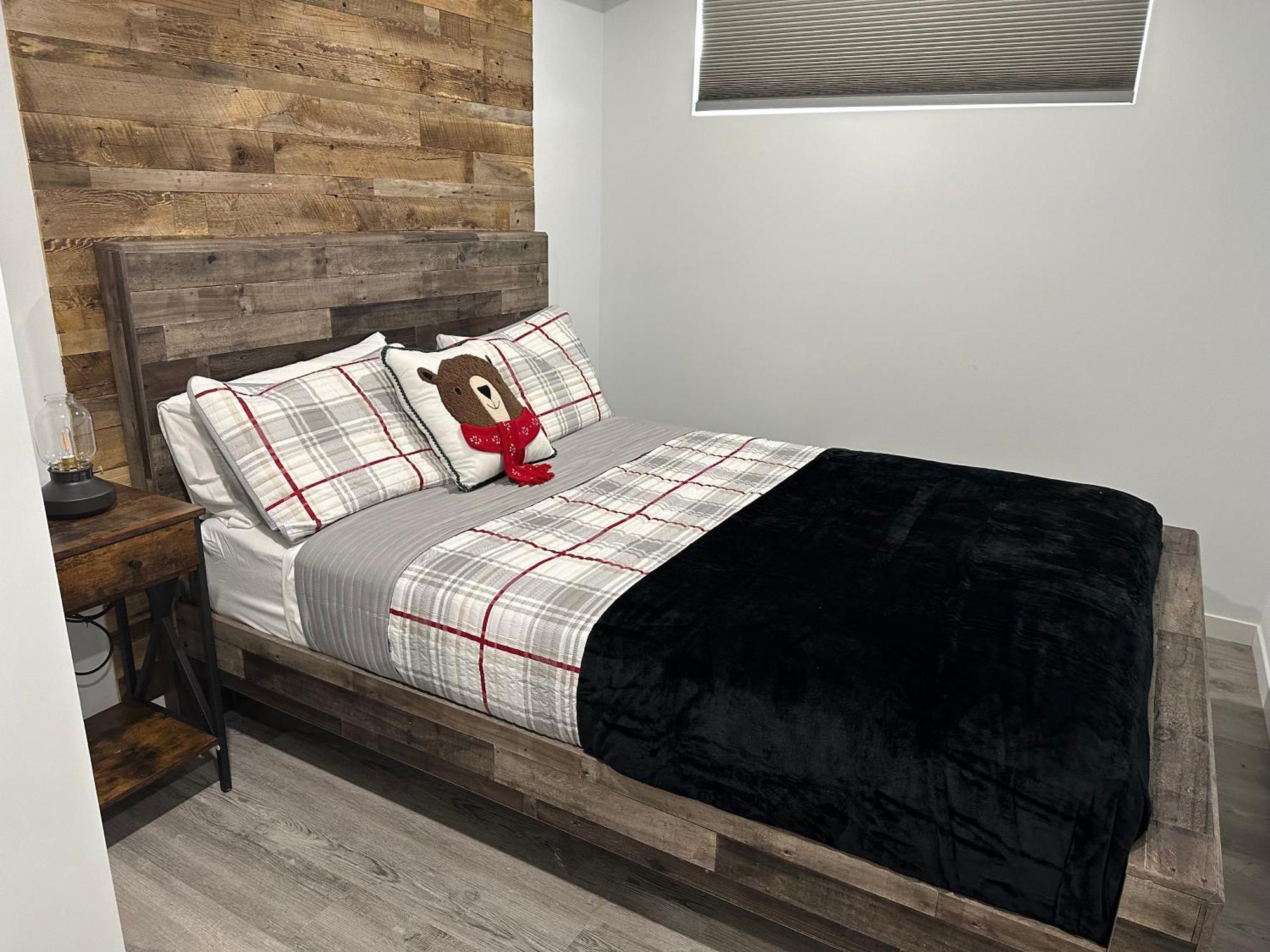 2-bed Rustic Charm Below Appartement *